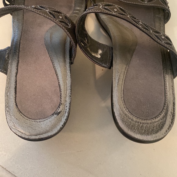Naot beautiful leather cutout slides. Dark bronze/ brown color. Great condition - Picture 10 of 10
